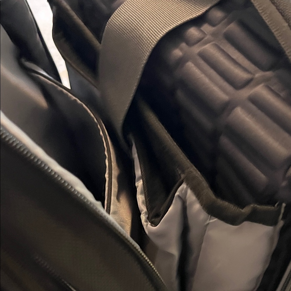 HP Jet Black Tech Backpack - Picture 5 of 12